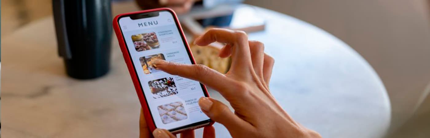 La adopción de menús con código QR y su impacto en la rentabilidad